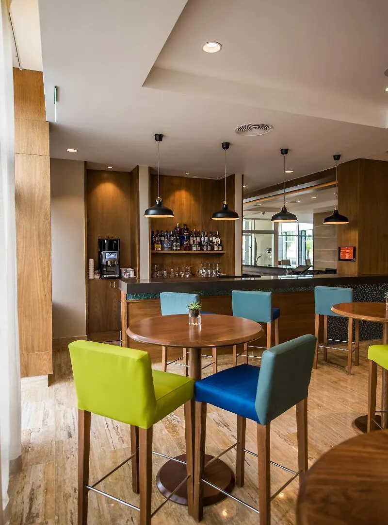 Hampton Inn Santo Domingo Airport La Caleta 2*,